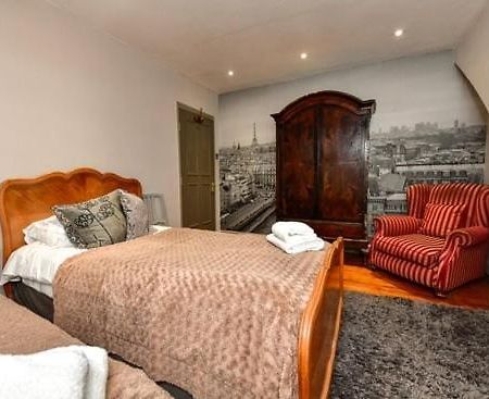 Quirky 4 Bedroom Apartment With Terrace カーディフ エクステリア 写真