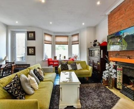 Quirky 4 Bedroom Apartment With Terrace カーディフ エクステリア 写真