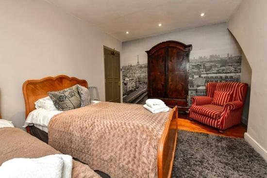 Quirky 4 Bedroom Apartment With Terrace カーディフ エクステリア 写真