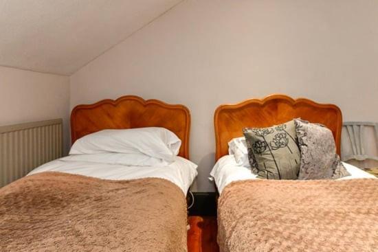 Quirky 4 Bedroom Apartment With Terrace カーディフ エクステリア 写真